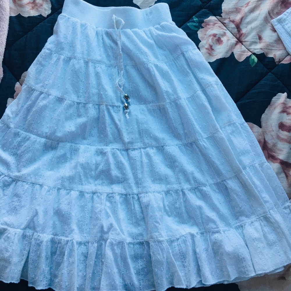 Long white skirt. Small